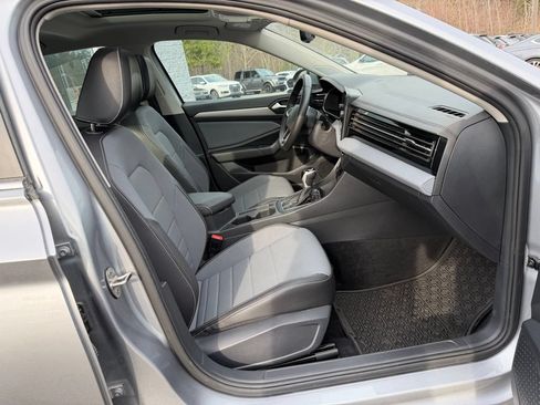 Used 2025 Volkswagen Jetta SE w/ Sunroof Package FWD image 13