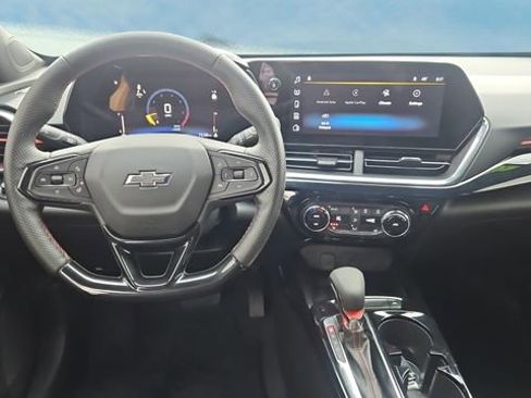 Used 2024 Chevrolet Trax RS w/ Sunroof Package image 7