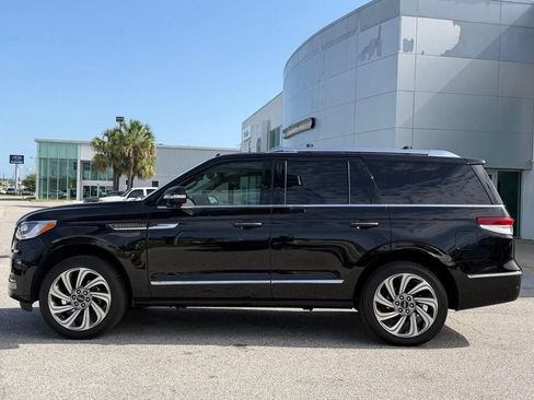 Used 2022 Lincoln Navigator 2WD image 7