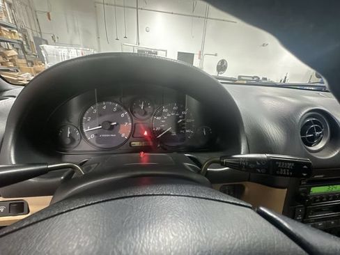 Used 1999 MAZDA MX-5 Miata RWD image 14