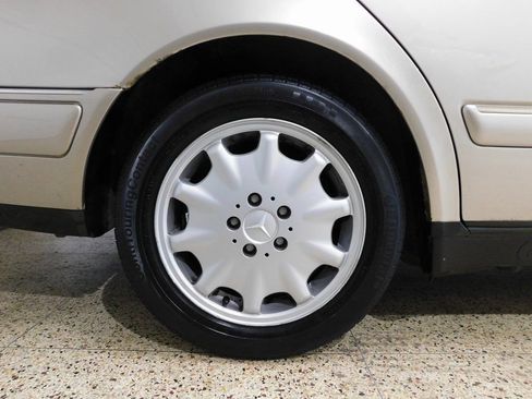 Used 1999 Mercedes-Benz E 320 4MATIC Sedan image 61