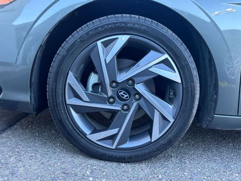 Used 2025 Hyundai Elantra SEL image 27