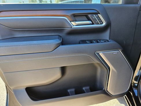 Used 2025 GMC Sierra 3500 Denali image 12