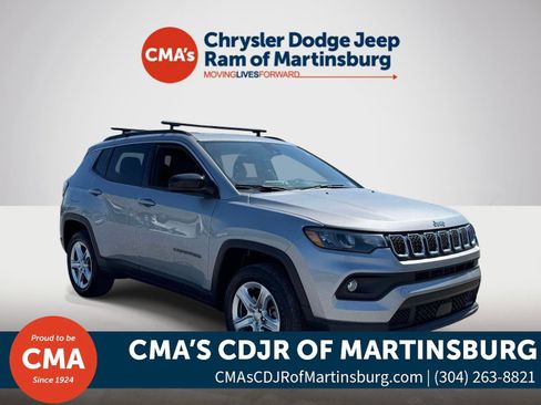 Used 2023 Jeep Compass Latitude AWD/4WD image 1