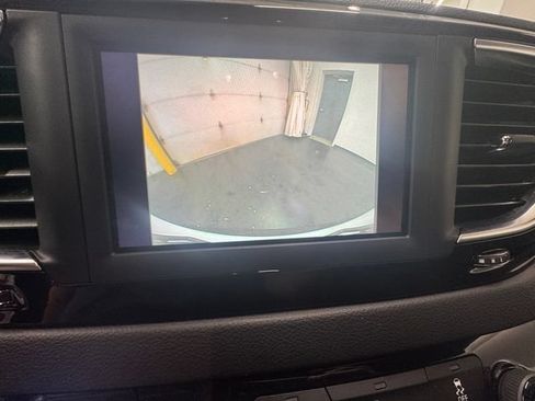 Used 2020 Chrysler Pacifica Touring-L FWD image 18
