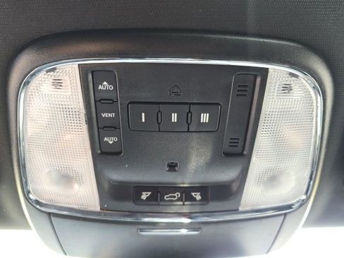 Used 2019 Jeep Grand Cherokee Limited image 43