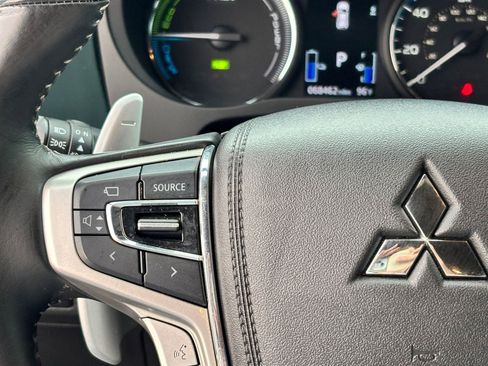 Used 2019 Mitsubishi Outlander 4WD Plug-In Hybrid image 19