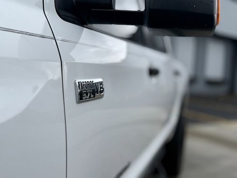 Used 2019 Toyota Tundra SR5 w/ SR5 Upgrade Package AWD/4WD image 9