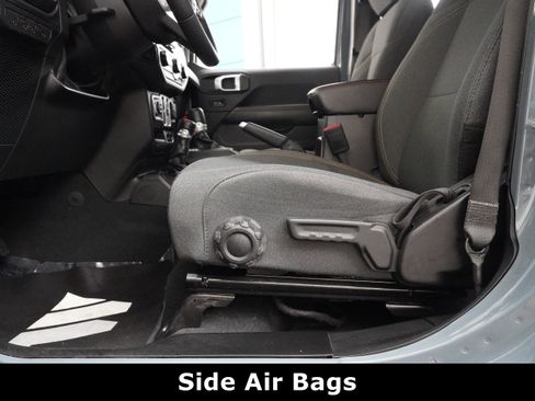 Used 2024 Jeep Wrangler Sahara image 12