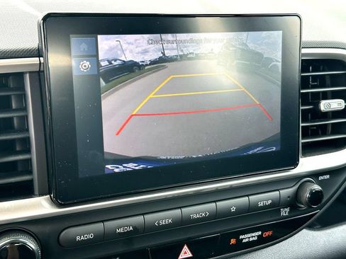 Used 2024 Hyundai Venue SEL FWD image 18