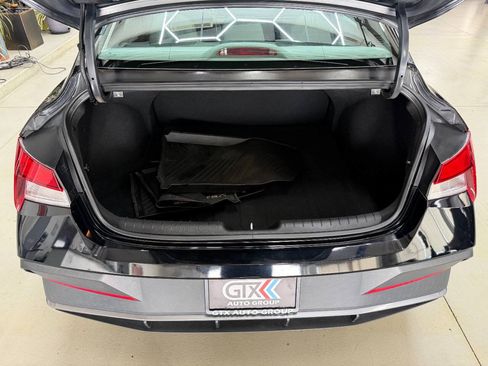 Used 2024 Hyundai Elantra SEL FWD image 9