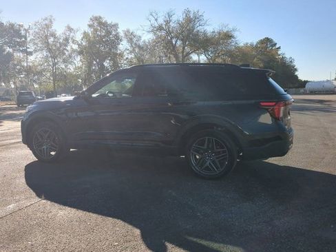 Used 2025 Ford Explorer ST-Line w/ ST-Line Street Pack image 6