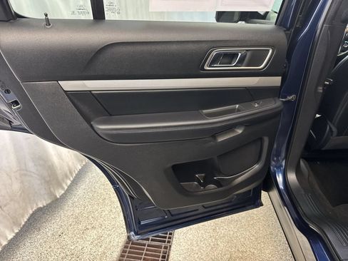 Used 2017 Ford Explorer XLT w/ Equipment Group 202A AWD/4WD image 21