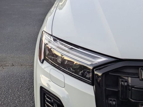 Used 2025 Audi Q7 3.0T Premium Plus image 10