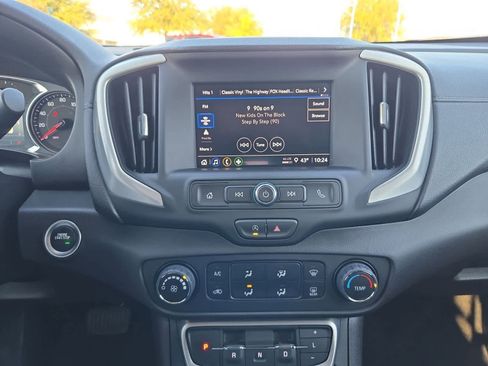 Used 2024 GMC Terrain SLE image 26