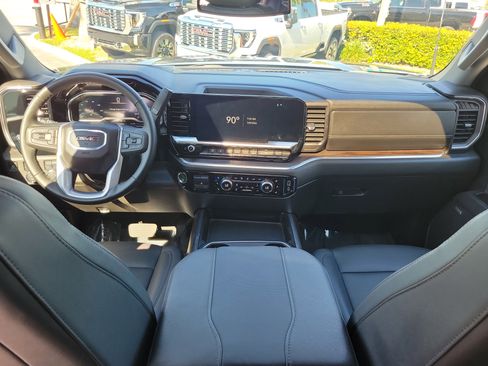 Used 2025 GMC Sierra 2500 SLT w/ SLT Premium Package AWD/4WD image 18