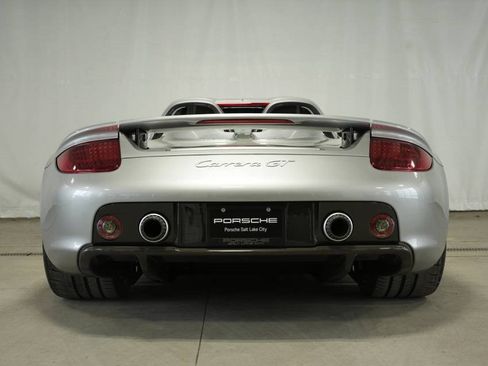 Used 2005 Porsche Carrera GT image 12