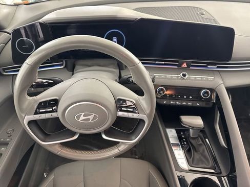 Used 2025 Hyundai Elantra SEL FWD image 28