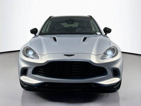 Used 2021 Aston Martin DBX image 2