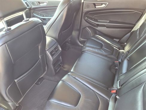 Used 2022 Ford Edge Titanium image 11
