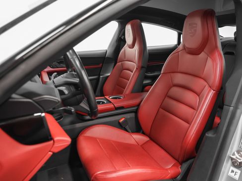 Used 2023 Porsche Taycan image 5