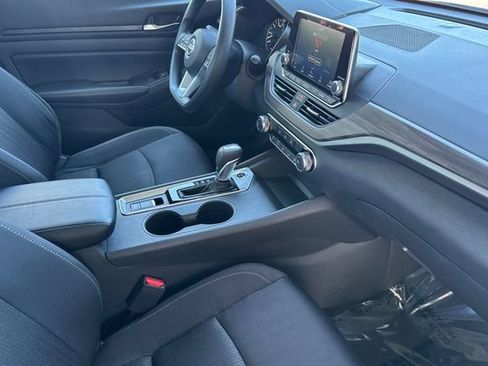 Used 2025 Nissan Altima 2.5 SV AWD/4WD image 19