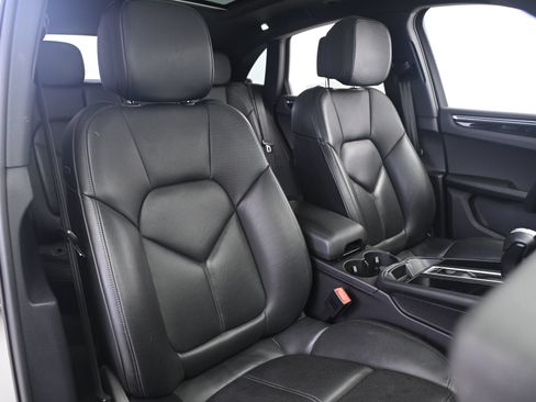 Certified 2023 Porsche Macan S AWD/4WD image 24