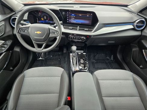 Certified 2025 Chevrolet Trax LT image 17