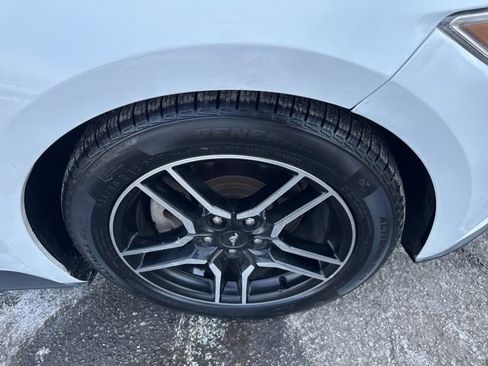 Used 2016 Ford Mustang Premium image 4