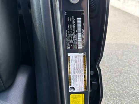 Used 2025 Toyota 4Runner Limited AWD/4WD image 28