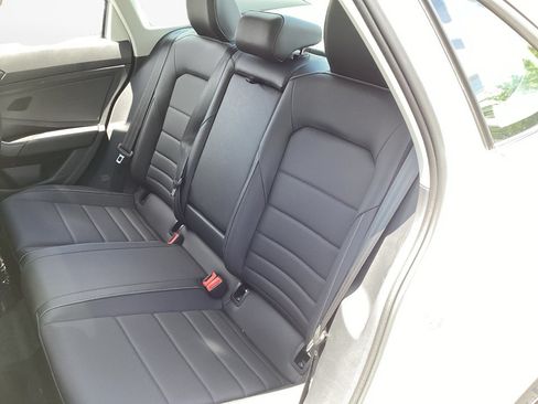 Used 2024 Volkswagen Jetta SE w/ Panoramic Sunroof Package FWD image 12