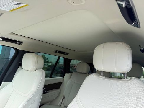 Used 2025 Land Rover Range Rover SE AWD/4WD image 9