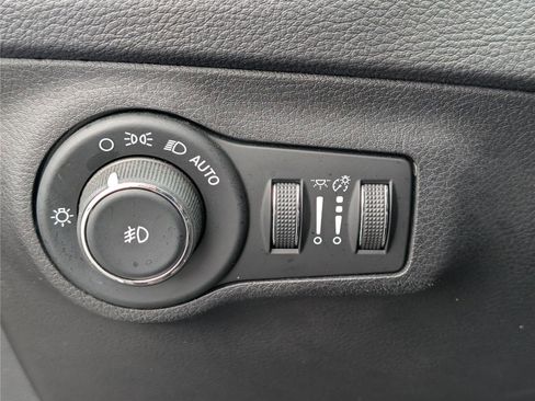Used 2019 Jeep Compass Altitude image 19