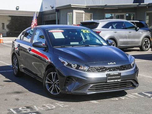 Certified 2022 Kia Forte LXS image 2