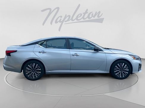 Used 2024 Nissan Altima 2.5 SV w/ SV Premium Package FWD image 7