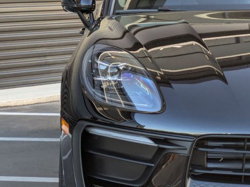 Certified 2026 Porsche Macan image 11