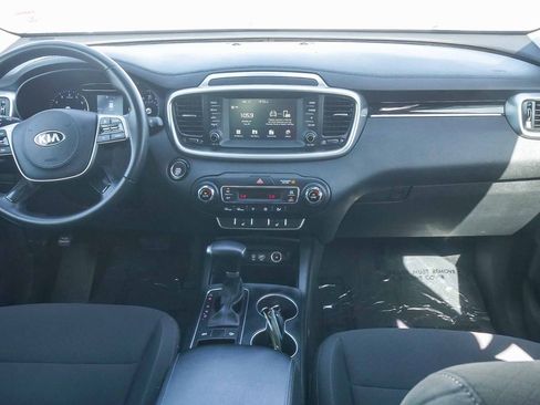 Used 2020 Kia Sorento S FWD image 11