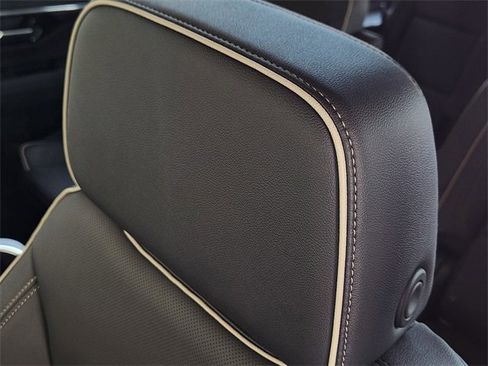 New 2025 Chevrolet Suburban Premier image 11