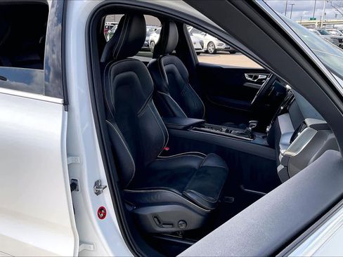 Used 2018 Volvo XC60 T5 R-Design w/ Convenience Package image 7