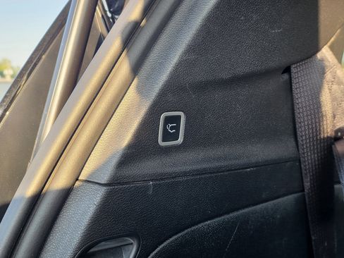 Used 2025 Chrysler Pacifica Select FWD image 20