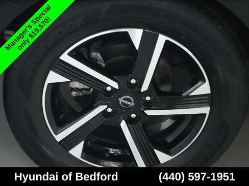 Used 2024 Nissan Sentra SV FWD image 13