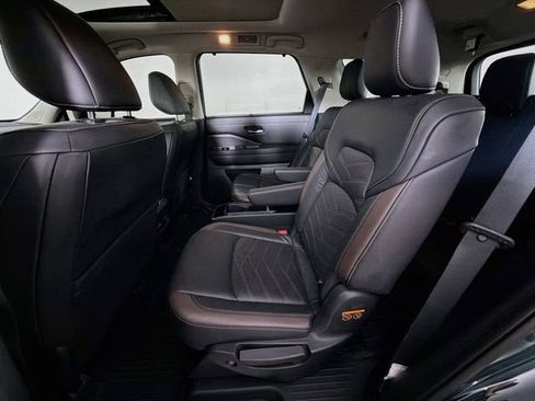 Used 2022 Nissan Pathfinder Platinum AWD/4WD image 25