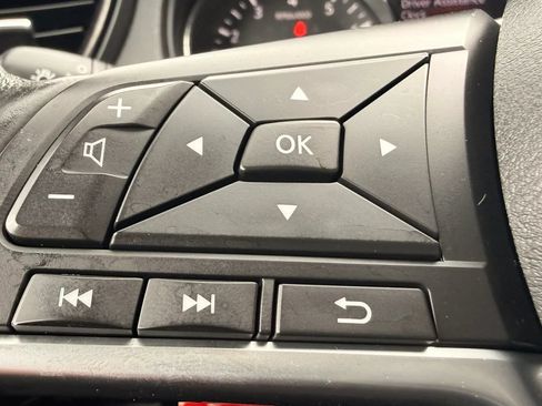 Used 2018 Nissan Rogue Sport SV w/ SV All-Weather Package AWD/4WD image 19