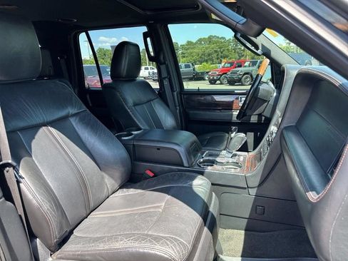 Used 2017 Lincoln Navigator L Reserve AWD/4WD image 32
