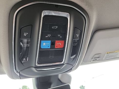 Used 2023 Jeep Grand Cherokee Limited w/ Luxury Tech Group II AWD/4WD image 18