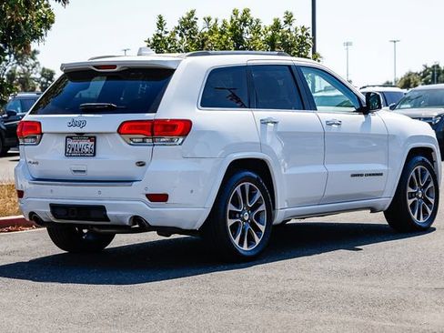 Used 2017 Jeep Grand Cherokee Overland w/ Jeep Active Safety Group AWD/4WD image 5