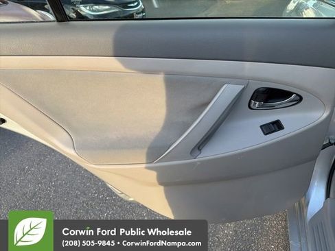 Used 2009 Toyota Camry LE image 27