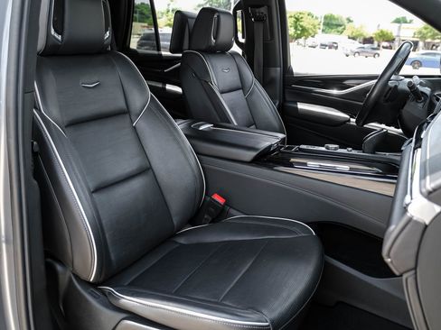 Used 2021 Cadillac Escalade Sport w/ Driver Assist Tech Package AWD/4WD image 33