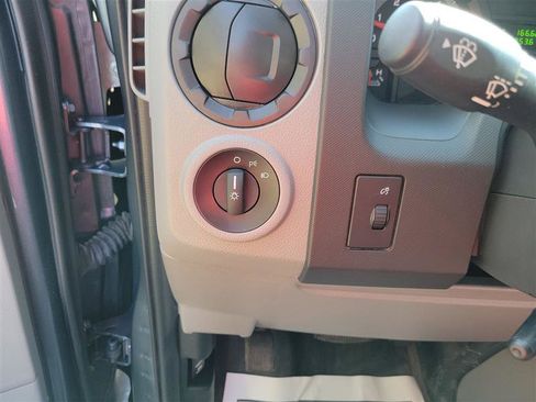 Used 2014 Ford E-350 and Econoline 350 Super Duty w/ Insulation Package image 16