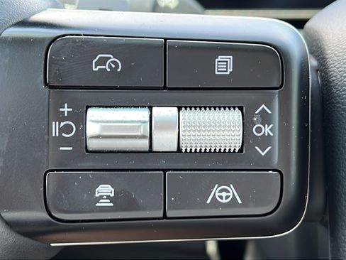 Used 2025 Hyundai Santa Fe SEL FWD image 19